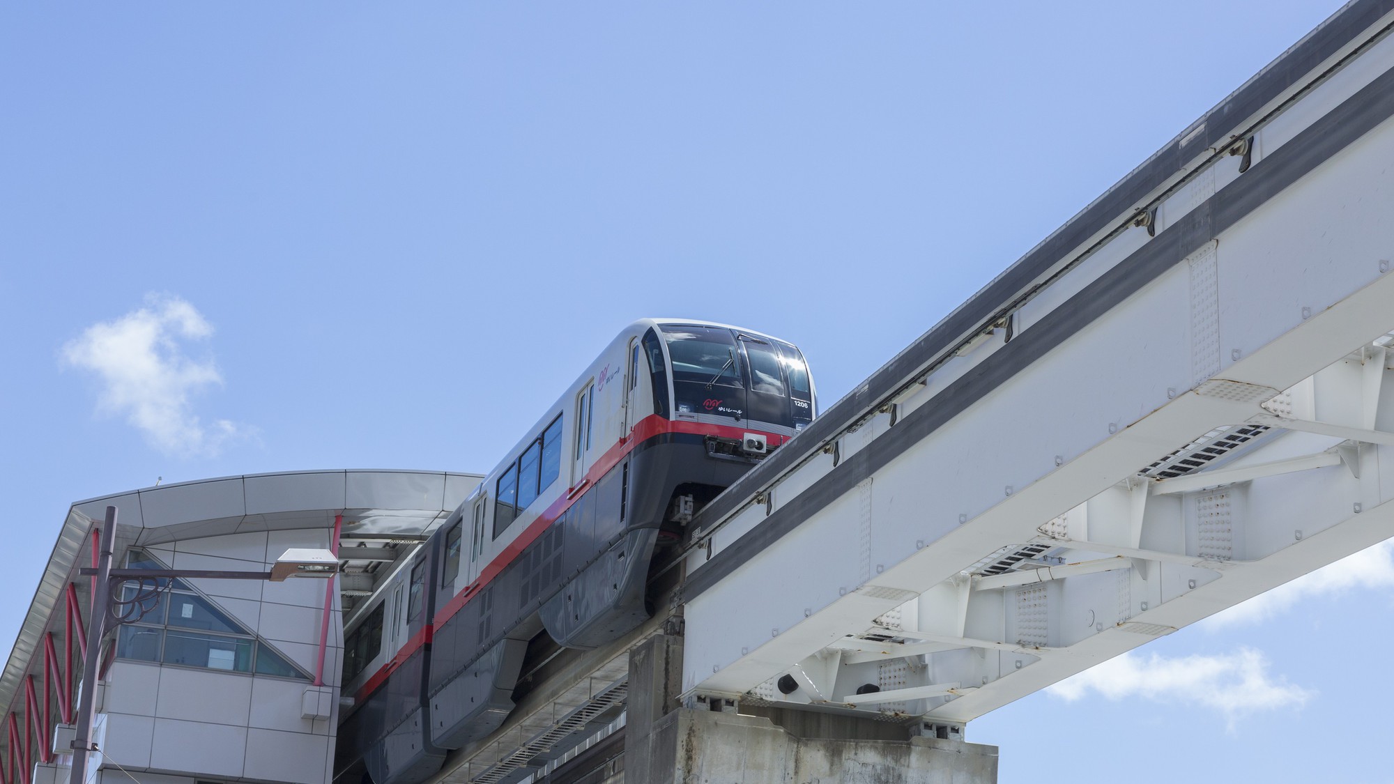 ゆいレール壷川駅から徒歩約3分