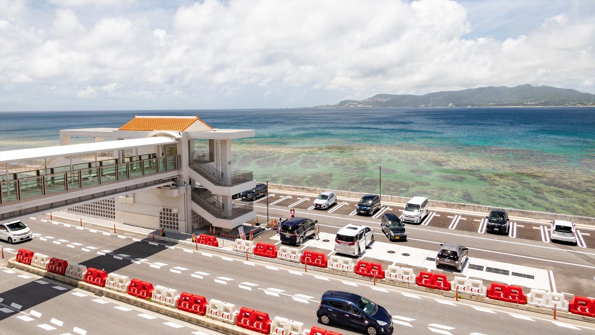 周辺観光/【道の駅 許田】北部観光の拠点となる沖縄の農産物やお土産が豊富な道の駅。