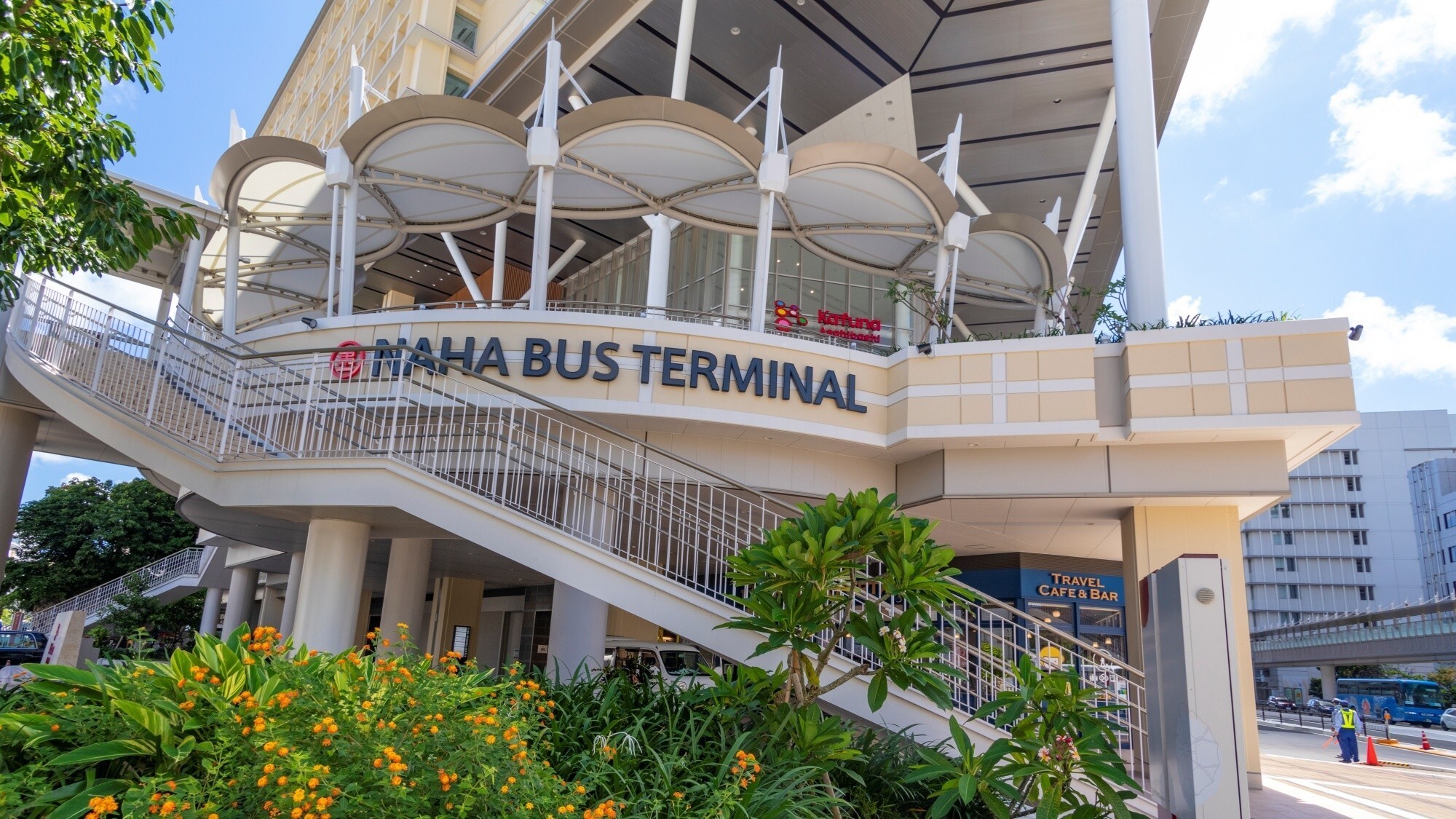 アクセス/【那覇バスターミナル】那覇のメインバスターミナルで那覇空港からゆいレールで5駅（徒歩5分）