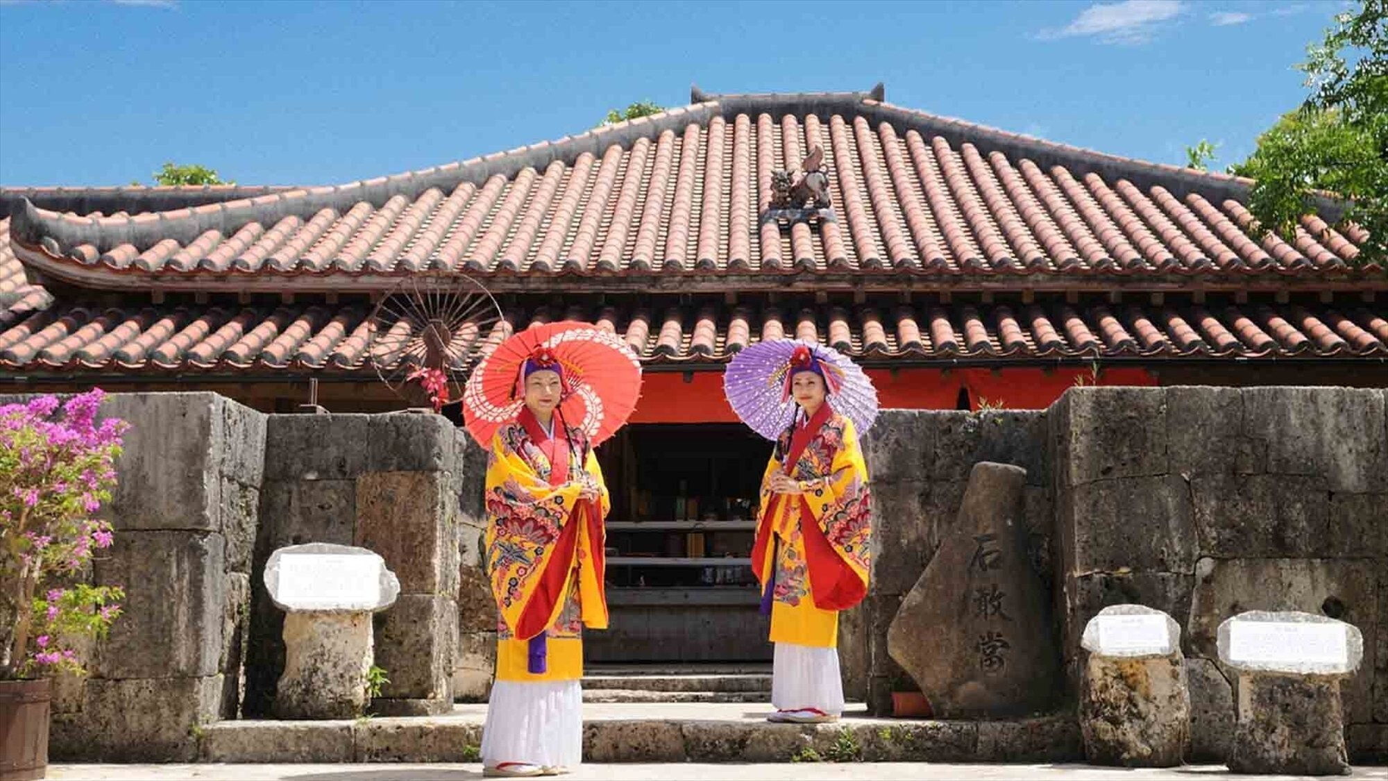 周辺観光/【おきなわワールド】築100年以上の古民家を移築し昔の沖縄の街並みを再現した城下町。