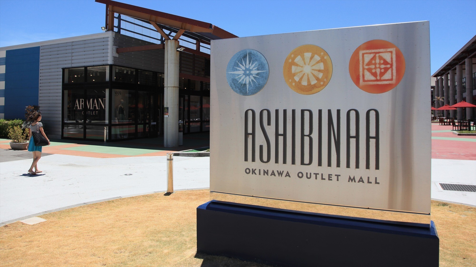 周辺観光/【アウトレットモールあしびなー】有名ブランドが並ぶ沖縄最大級のアウトレット。