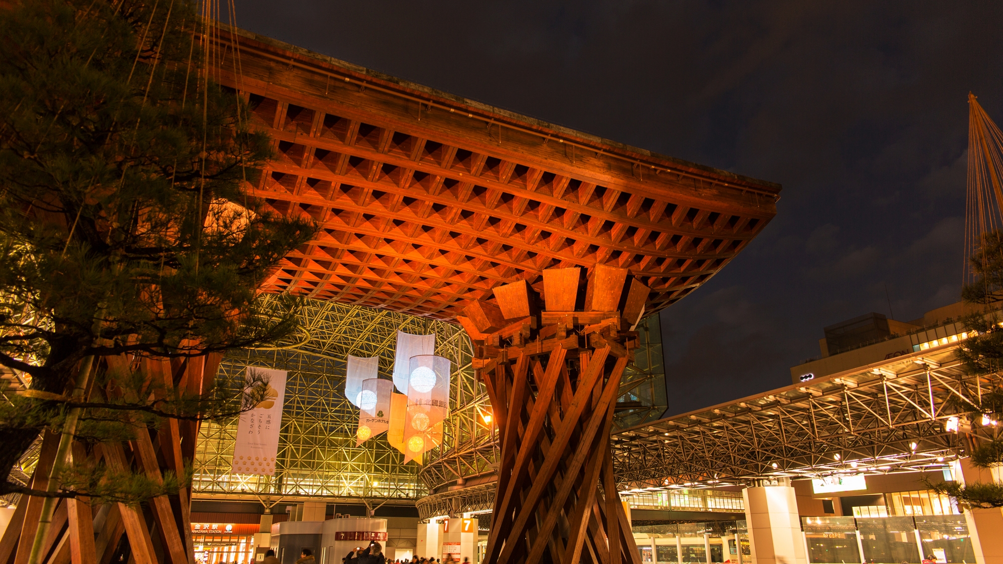 金沢駅（徒歩20分、バス8分、お車6分）