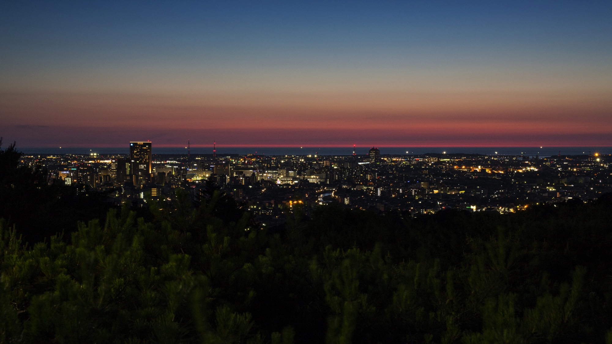 卯辰山・眺望の丘（バス26分、お車9分）