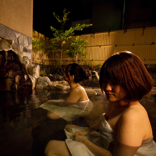 高知市中心部にありますが、静寂の中でゆったりリラックスして「湯」を楽しめます。