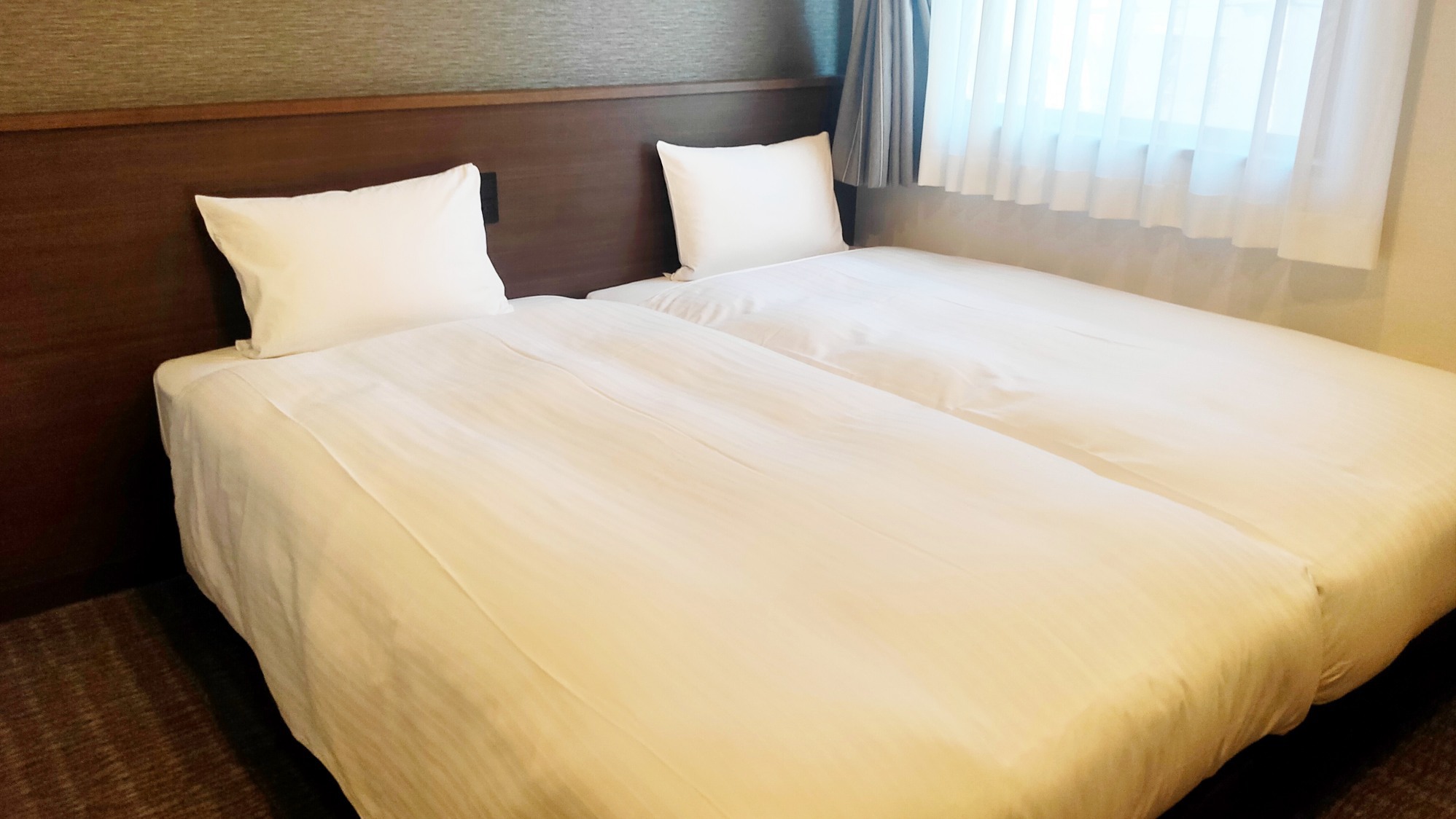 スタンダードツイン(100サイズベッド)ベッドをくっつけてハリウッドツインとして利用する可能