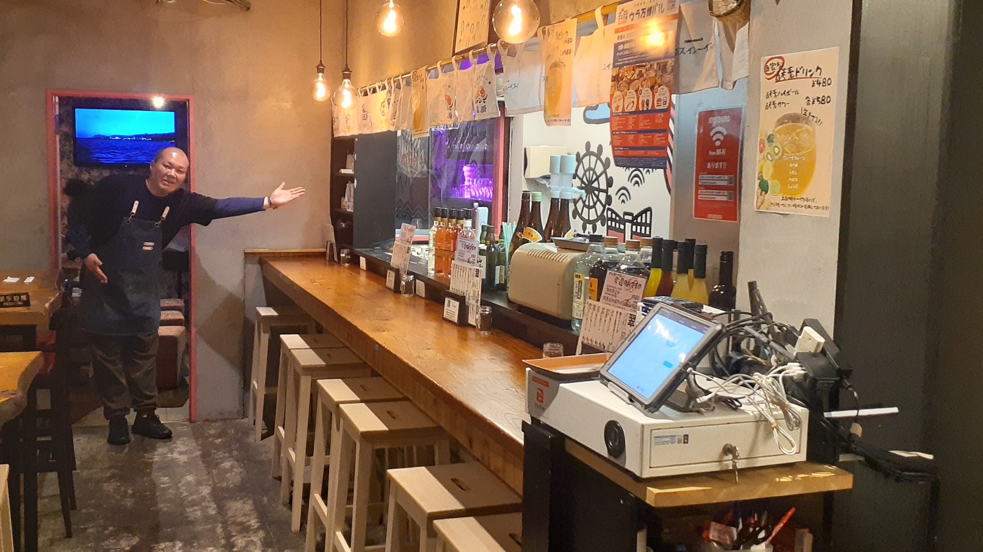 【築港横丁】お酒に合う大阪らしいメニューがてんこ盛りでリーズナブルな価格でお楽しみいただけます。