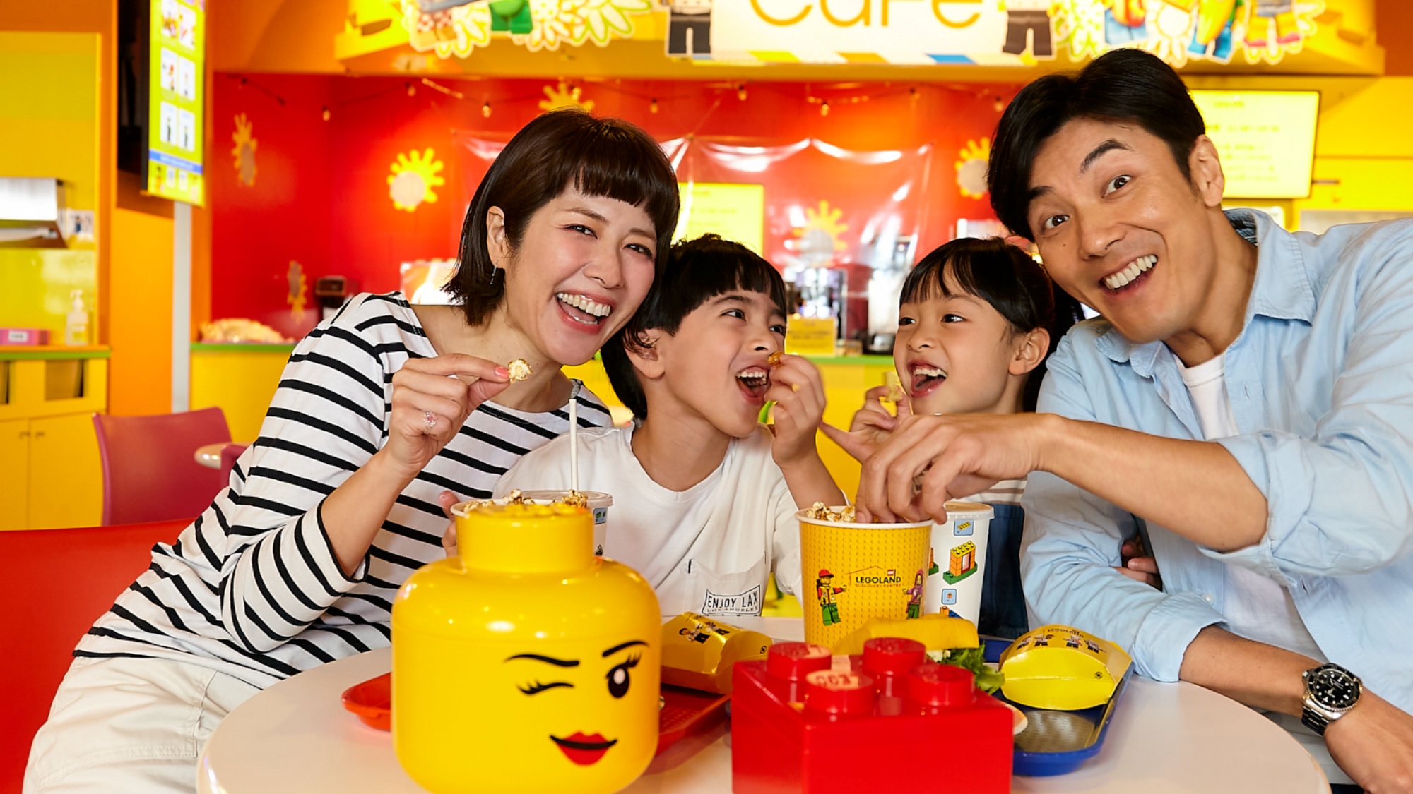 【レゴランド大阪】カフェやショップも併設。休憩しながら一日中楽しめる♪（当館から約１キロ）