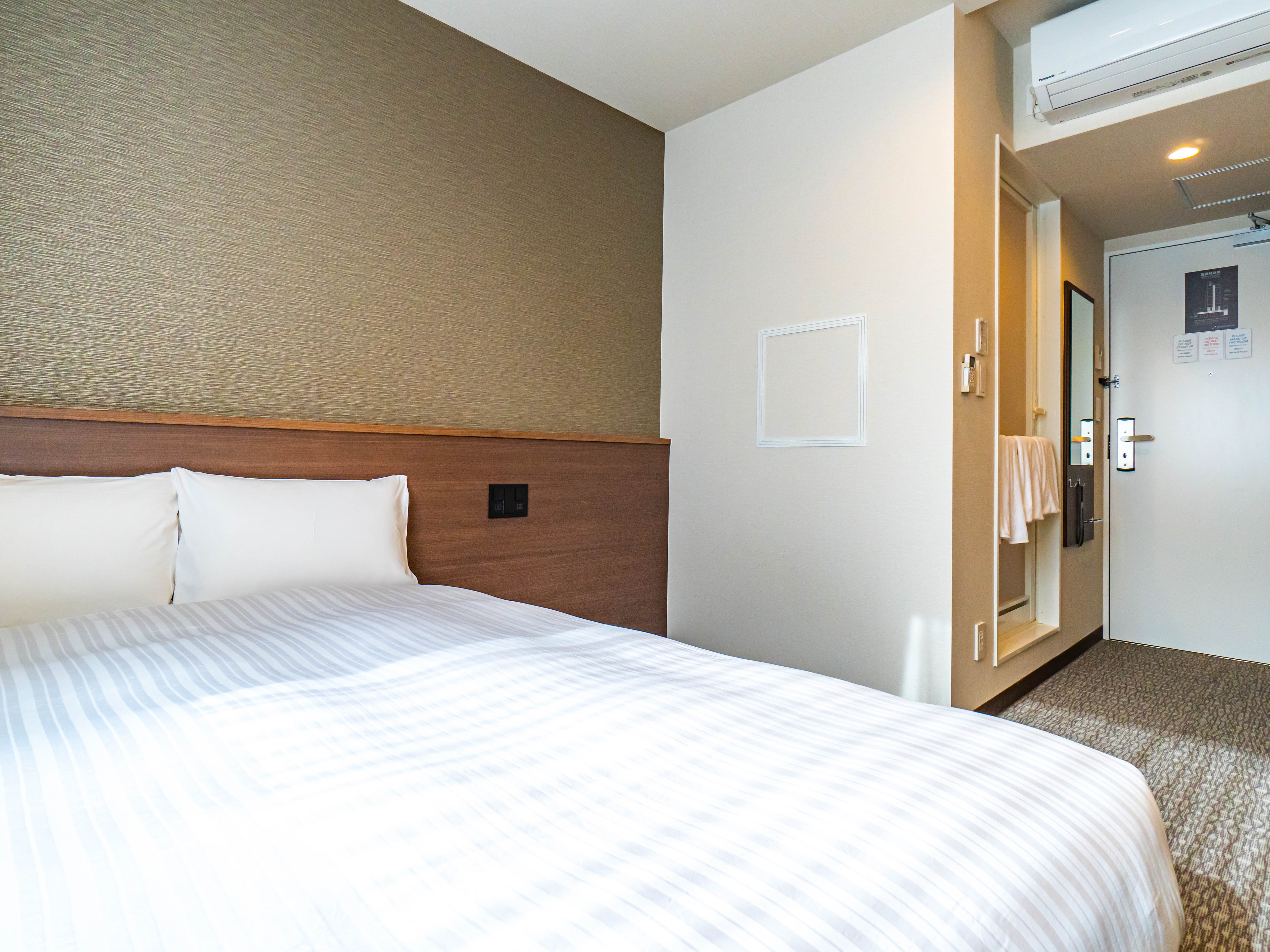 【スーペリアダブル】ベッドは国内一流ホテルでも愛用されている日本ベッドを利用しております。