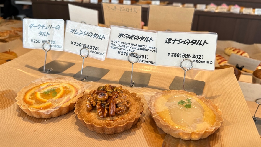 【ホテル併設34Bakery&Cafe】職人歴20年の店主が作る最大120種のパンがお出迎え♪