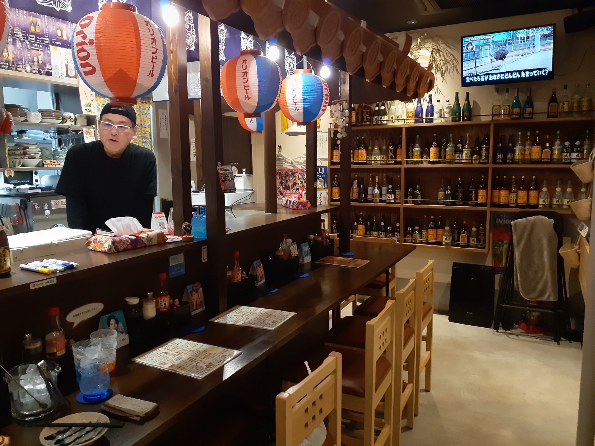 【沖縄料理の「なんくるないさ」】当館から徒歩11分