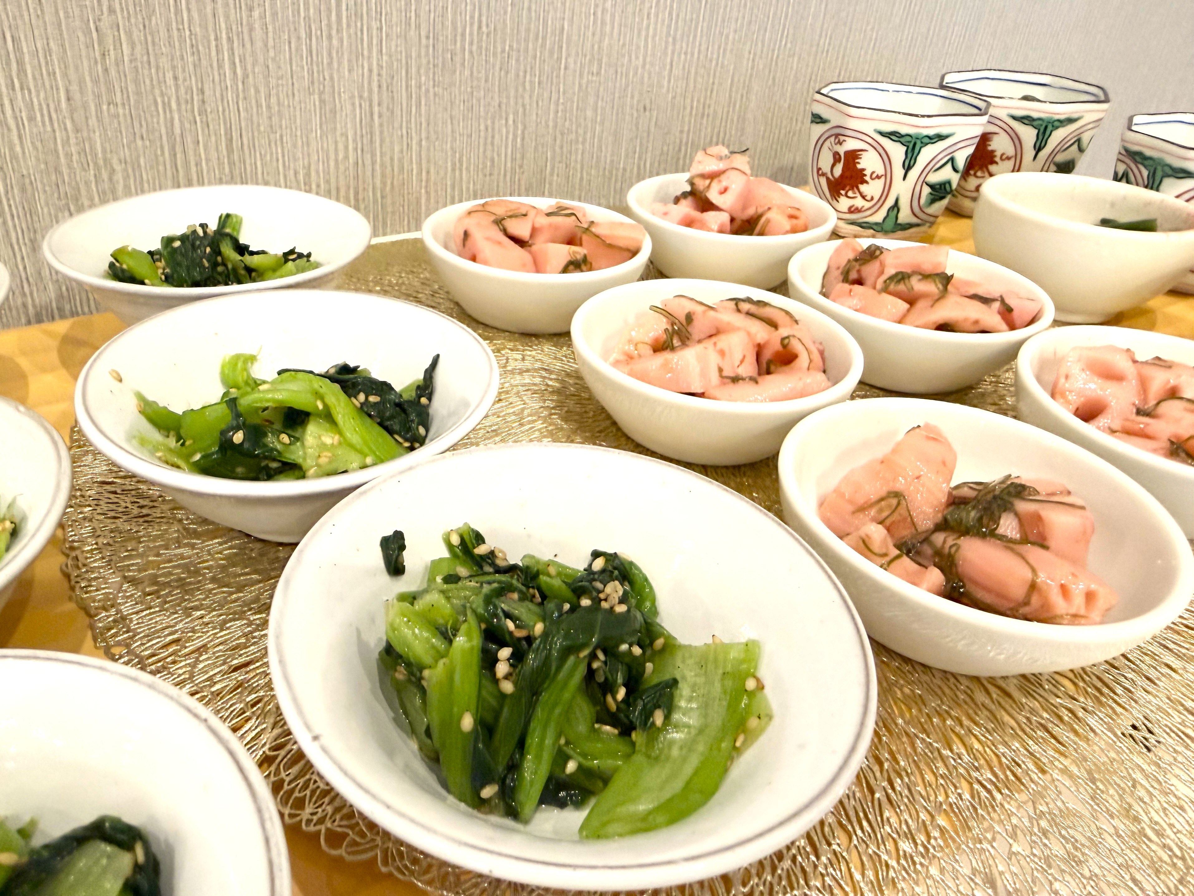 【ご朝食一例】小松菜ナムル・蓮根の紀州梅仕立て（日替わり）