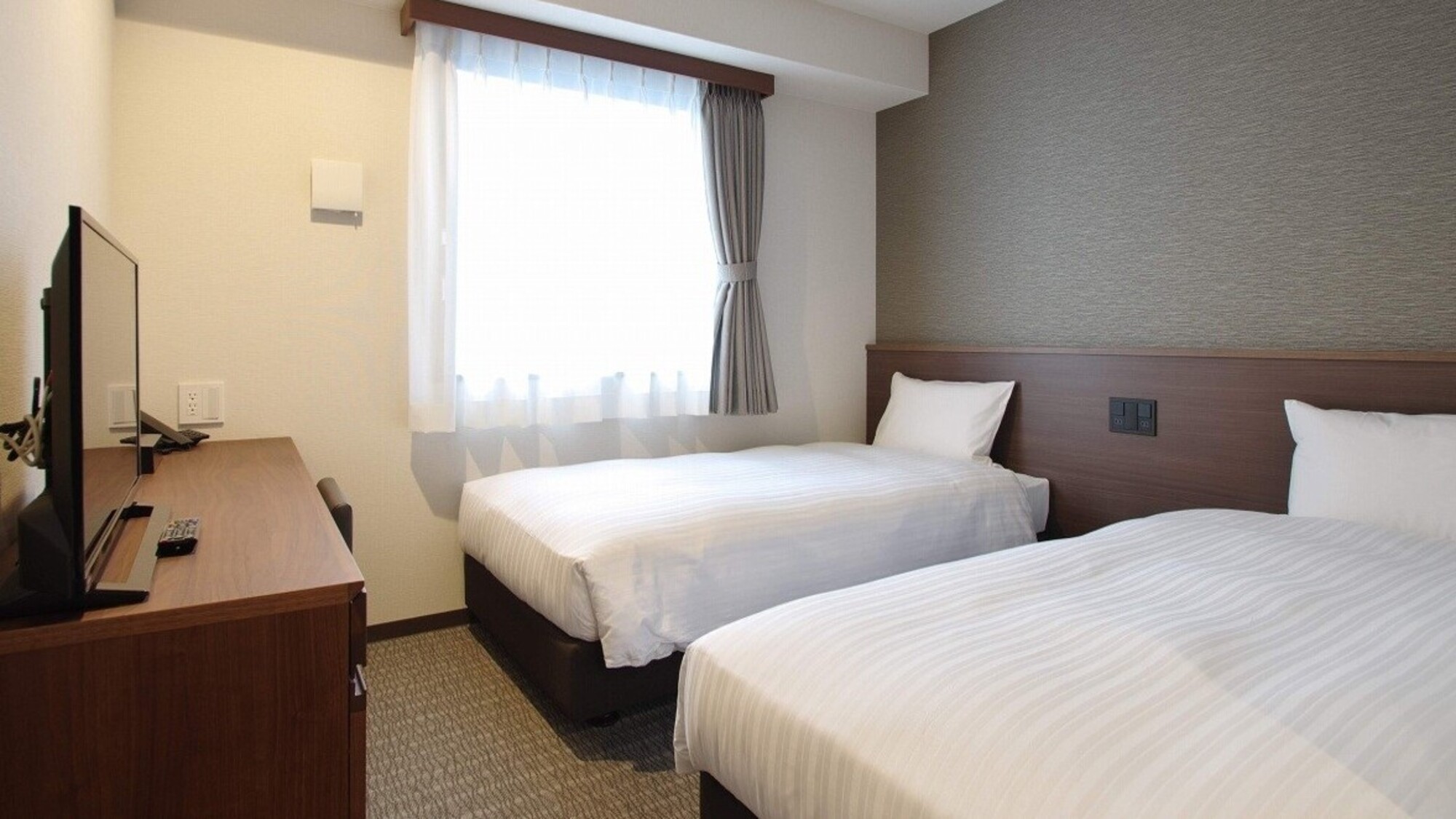 【スタンダードツイン(16㎡) 】ベッドは国内一流ホテルでも愛用されている日本ベッドを利用