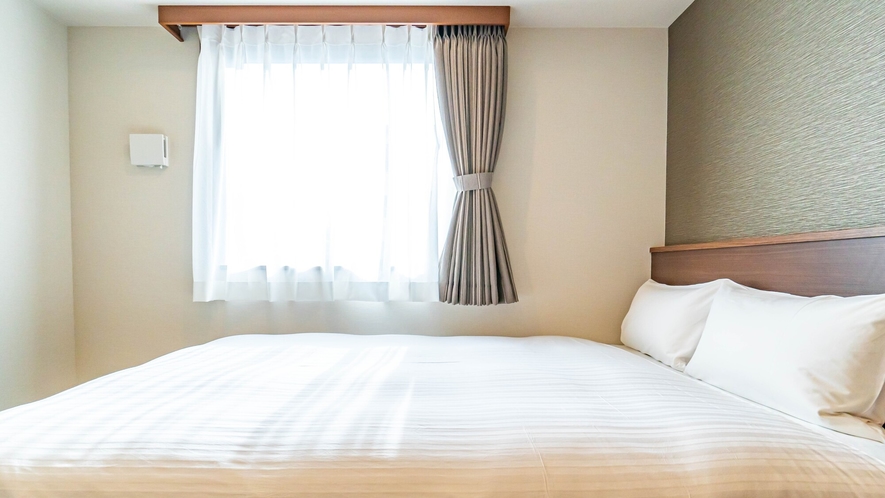 【スタンダードダブル】ベッドは国内一流ホテルでも愛用されている日本ベッドを利用しております。