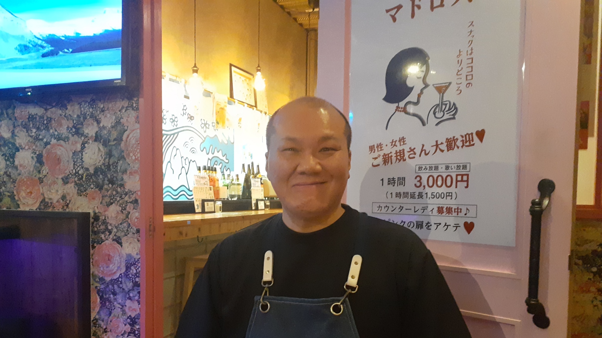 店内奥にカラオケラウンジがあります(20時より営業。別途セット料金要)