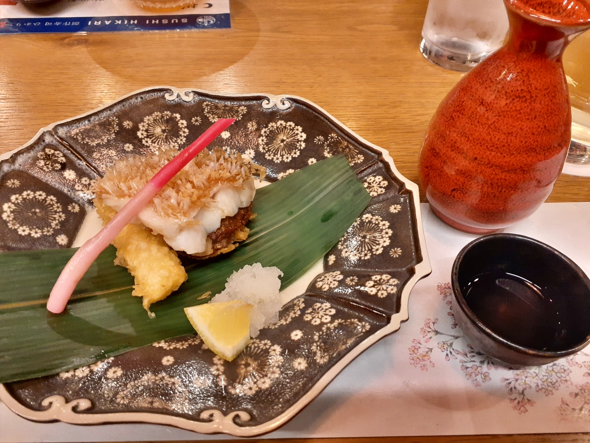 【創作寿司 ひかり】日本酒とのペアリングも魅力のひとつ。 料理に合わせた一杯をぜひお試しください。