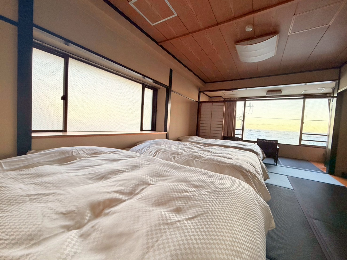 ダブルベッド3台