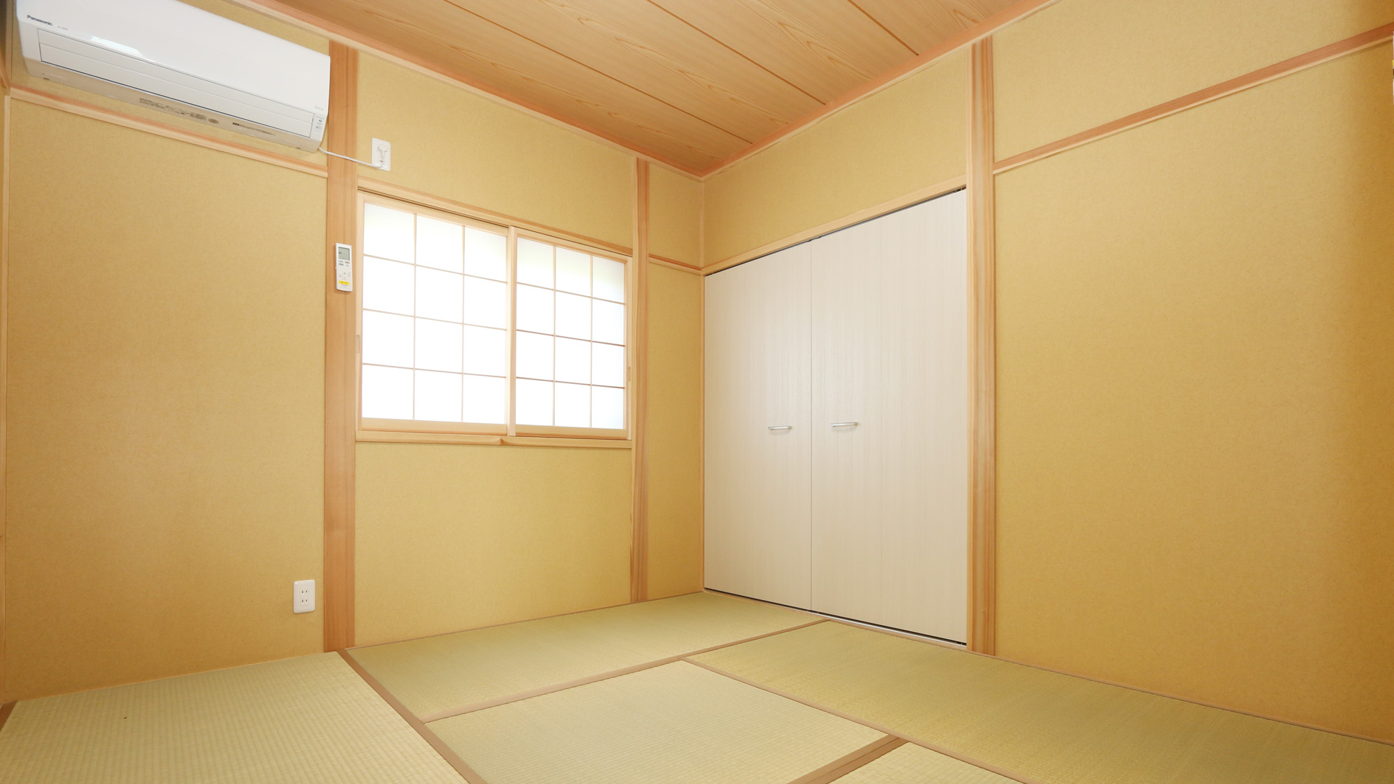 1棟に洋室と和室がそれぞれお1部屋ずつございます。