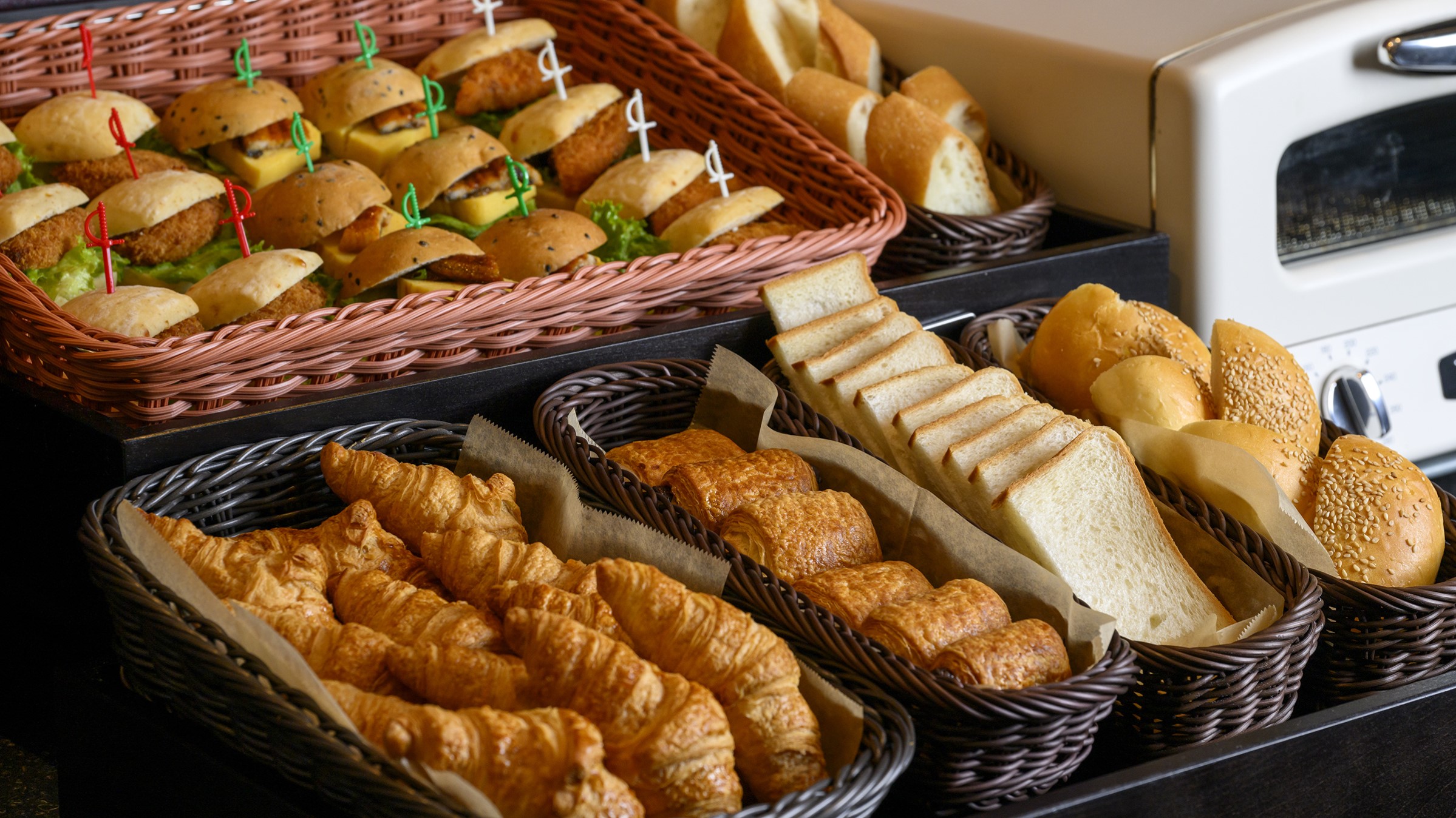 フランス直輸入のパンを複数種類ご用意しております。