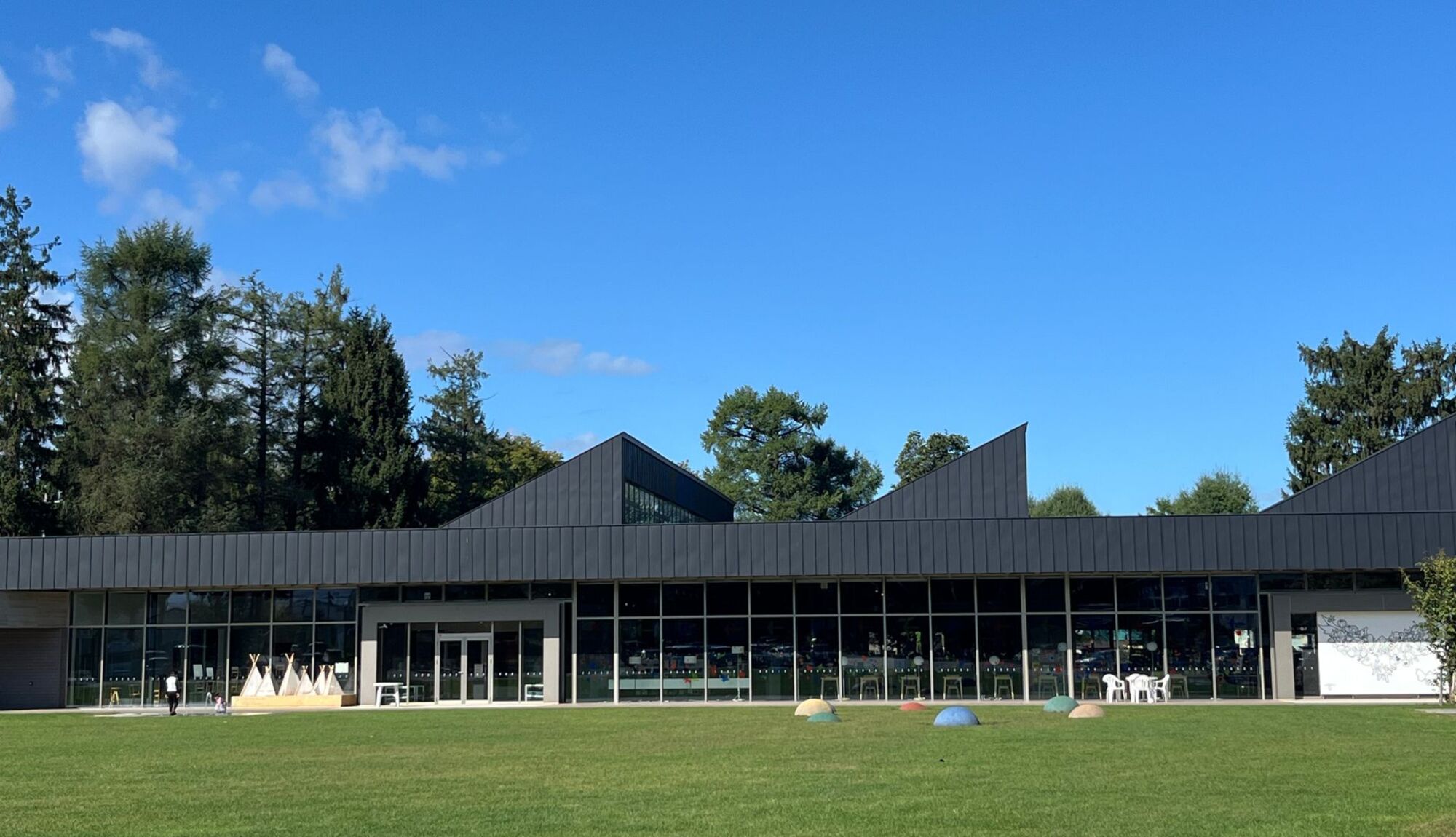 せんとぴゅあIIには５万冊の図書が収納されています