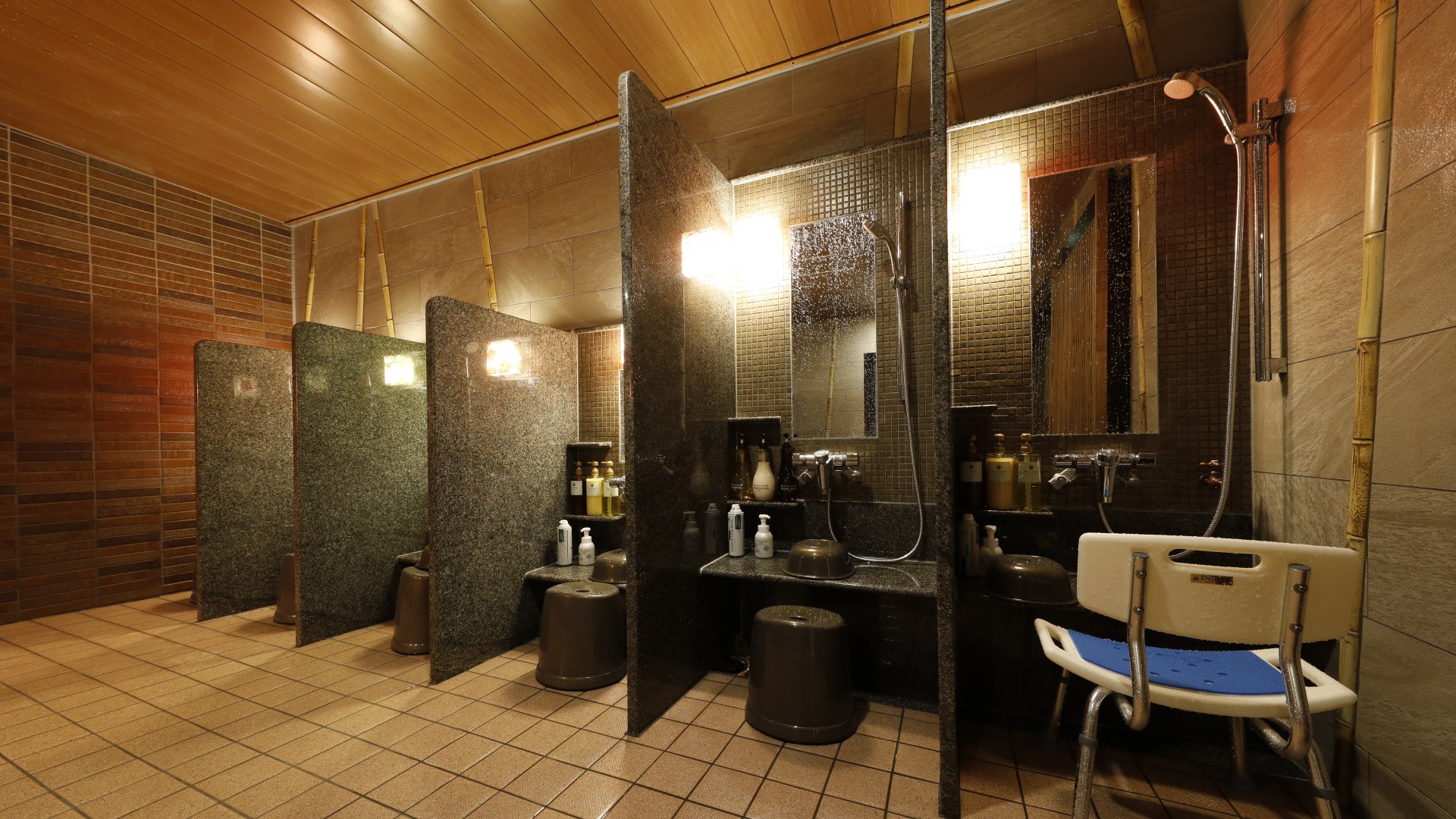 ■天然温泉大浴場「香梅の湯」男性洗い場（カラン12個設置）