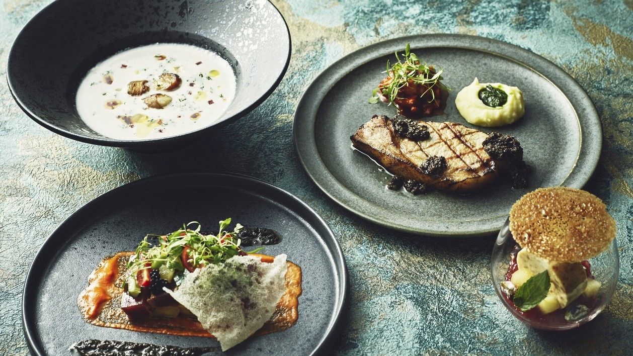 【2食付】薪グリル香ばしいブランドポークのスタンダードコースディナーと朝食ビュッフェ