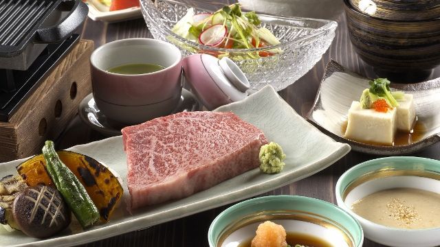 【コラボ特別プラン】1泊2食付き！夕食はホテルから歩いて30秒の『味の与平』さんで飛騨牛御膳をご堪能