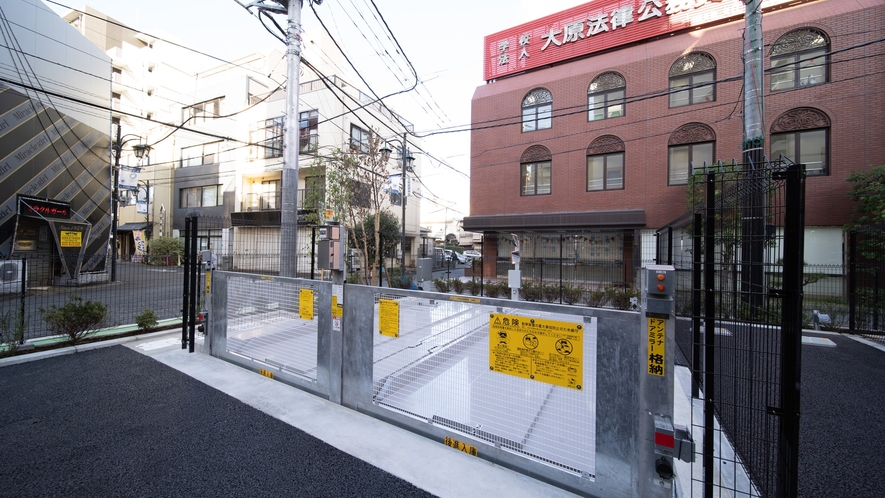 駐車場は当館敷地内にございます