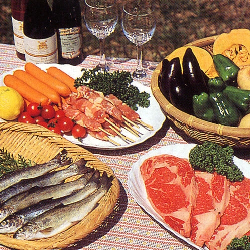 *BBQイメージ/お肉に野菜に川魚。素材そのままの味をお楽しみください。