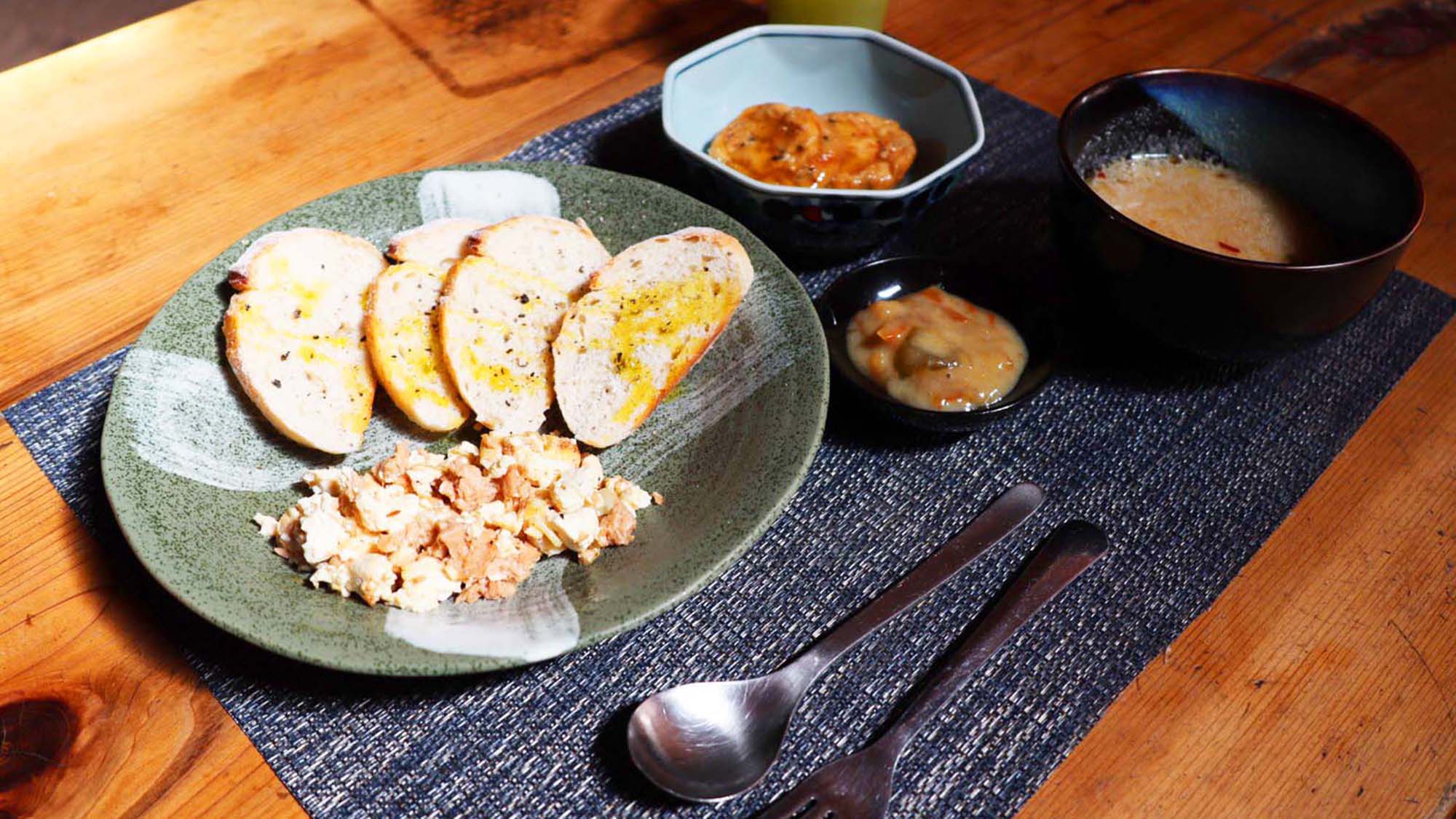 ・＜洋朝食＞パンやスクランブルエッグ風のお豆腐など、洋食の朝ごはんもございます。
