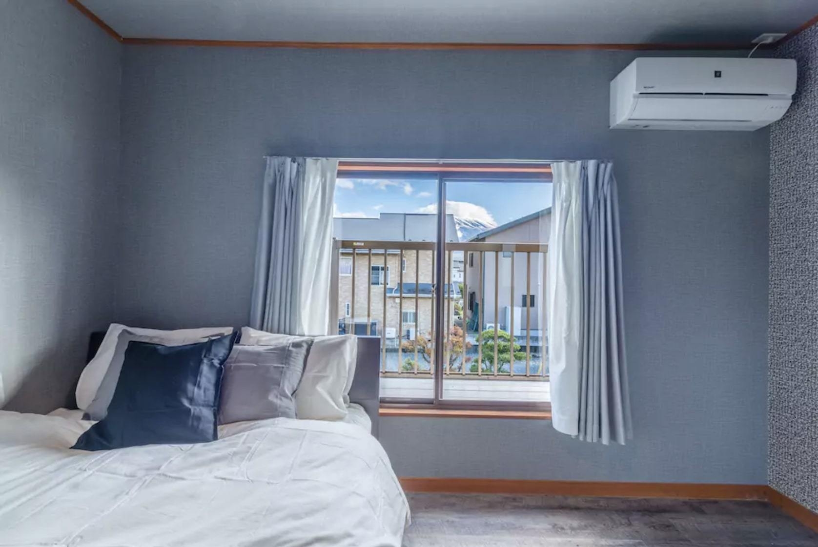 【河口湖駅徒歩10分】プライベートサウナ＆ジャグジー付き！一軒家4LDKを貸し切り（ペット可）