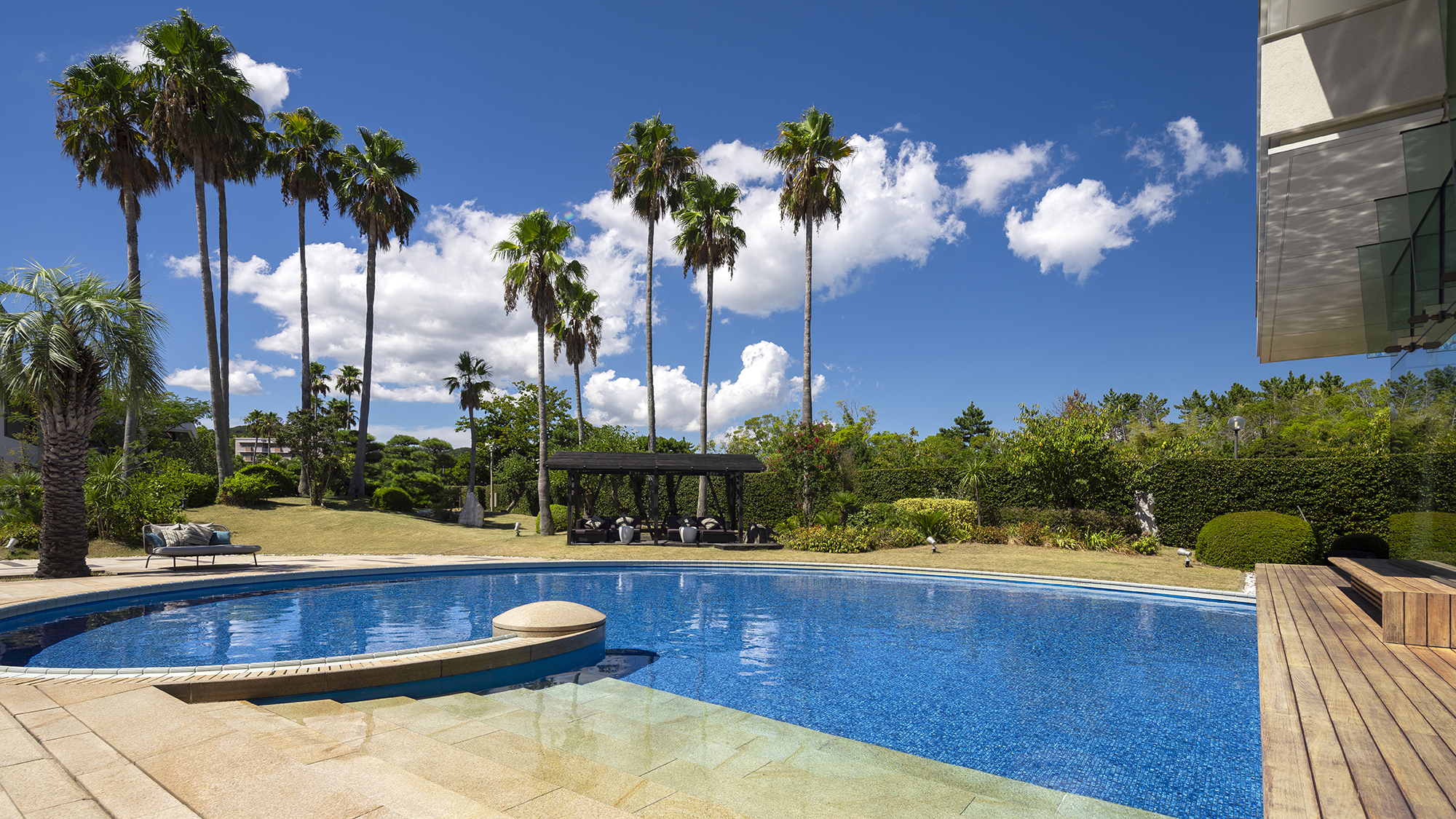 【夏季限定 屋外温泉水プール】洲本温泉の温泉水を使用した夏季限定プール（無料）