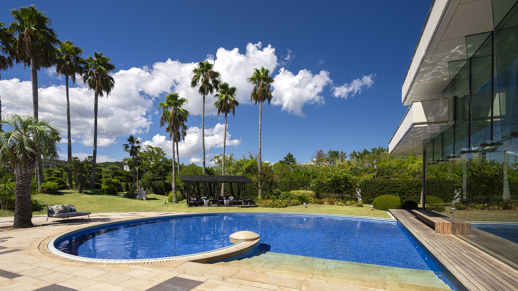【夏季限定 屋外温泉水プール】洲本温泉の温泉水を使用した夏季限定プール（無料）