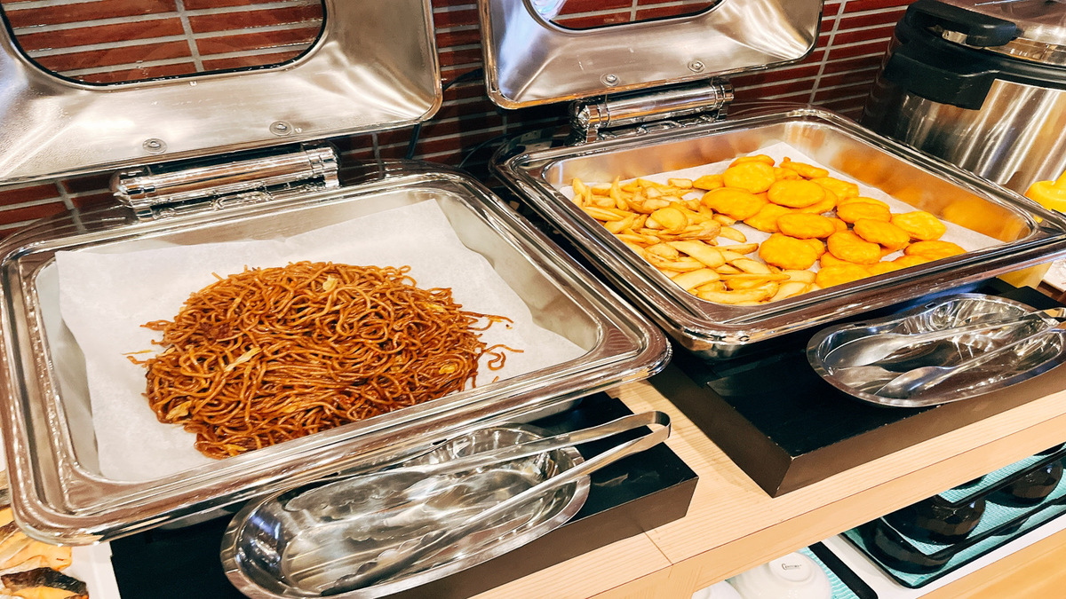 ■朝食ビュッフェ（焼きそば、ナゲット、ポテト）※食材は不定期で変わります。