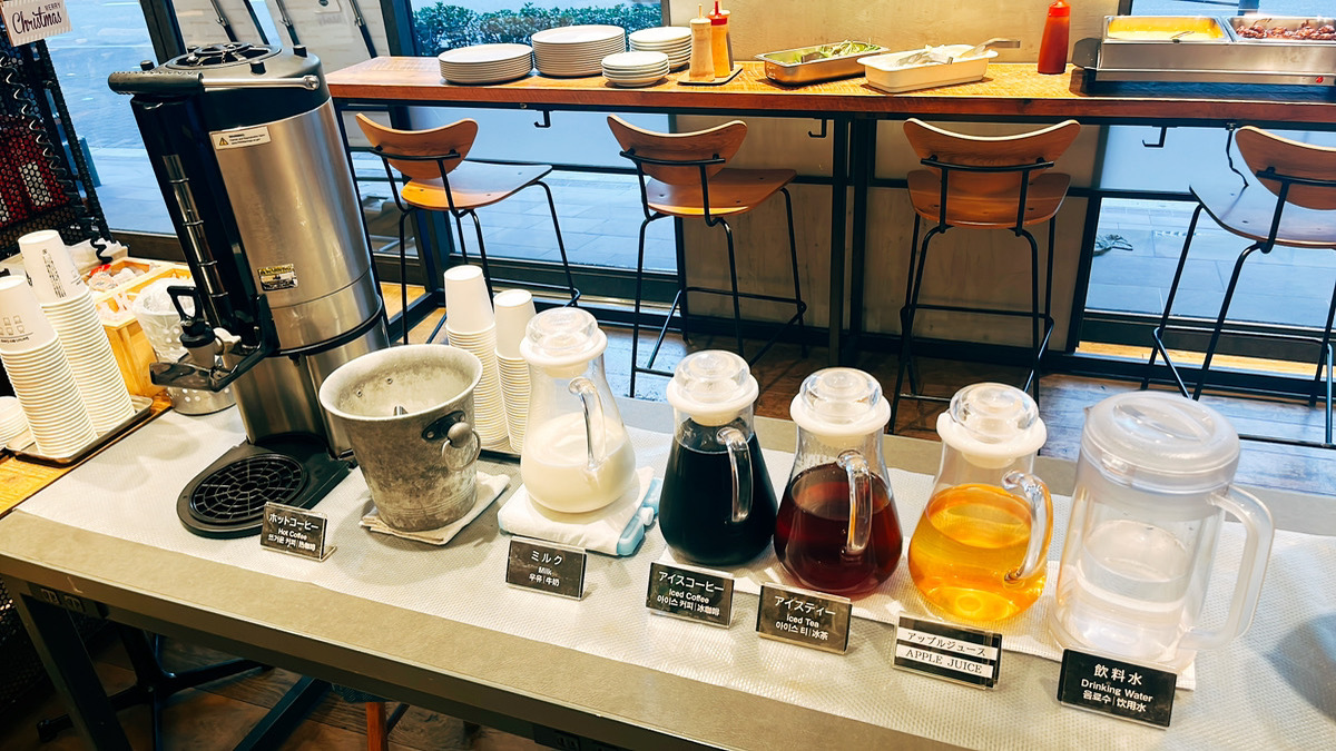 ■朝食ビュッフェ、ドリンクコーナー