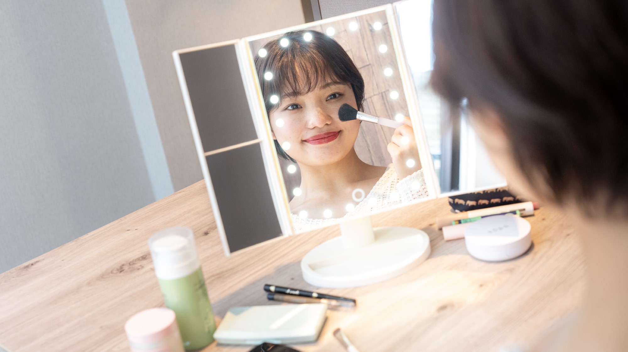 ライト付き三面鏡で女優さん気分♪ ※イメージ画像