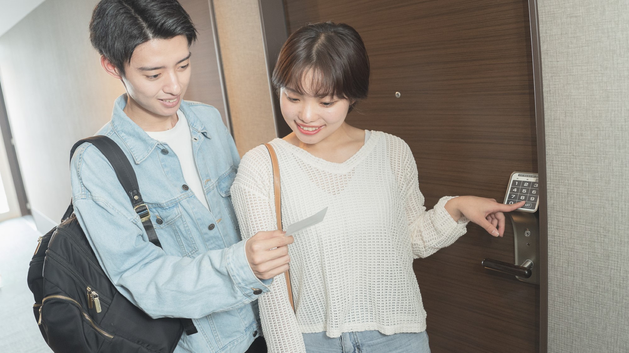 お部屋は暗証番号を押して開錠できます。チェックアウト無しで楽々♪