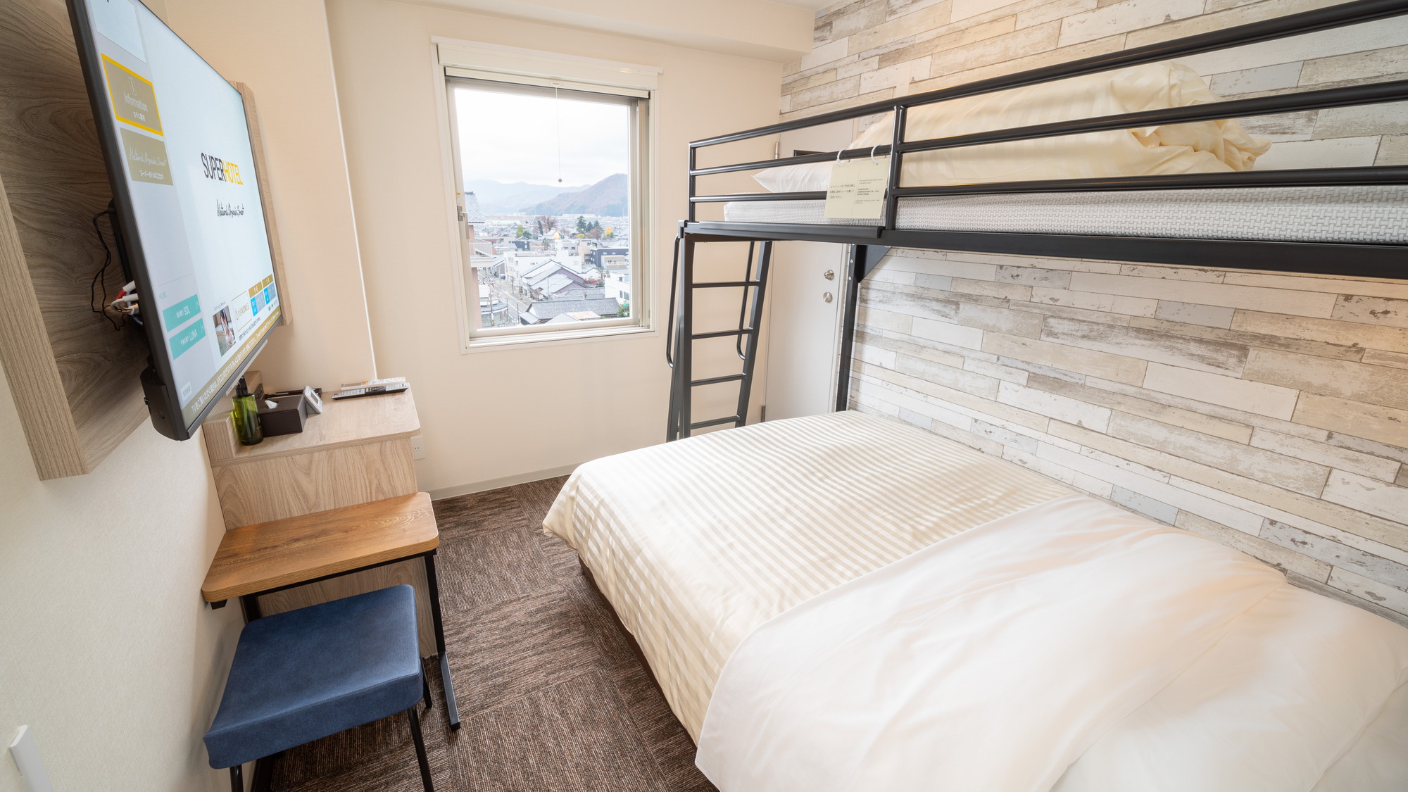 150㎝幅ワイドベッド＋90㎝幅ロフトベッド