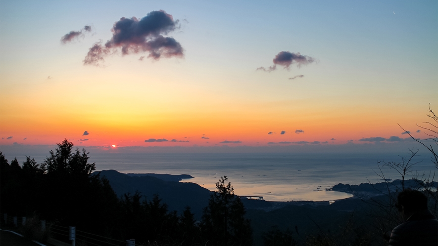 ・【周辺】熊野妙法山 阿彌陀寺から見える朝日