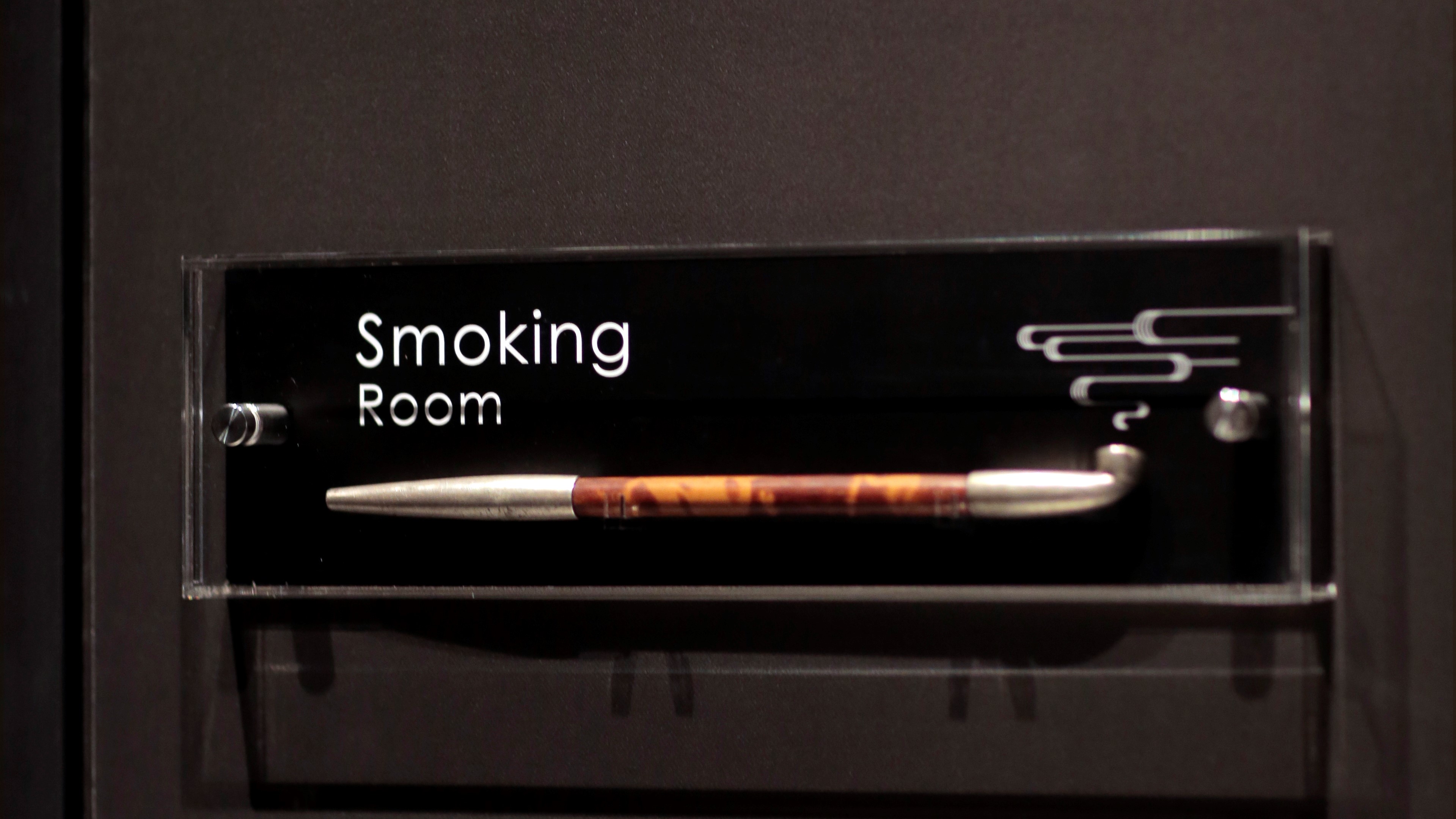 全室禁煙ルームでございます/喫煙所は1階にご用意しております