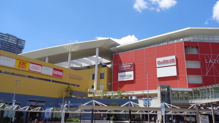人気の大型ショッピング施設「ラゾーナ川崎プラザ」はホテル目の前にございます！