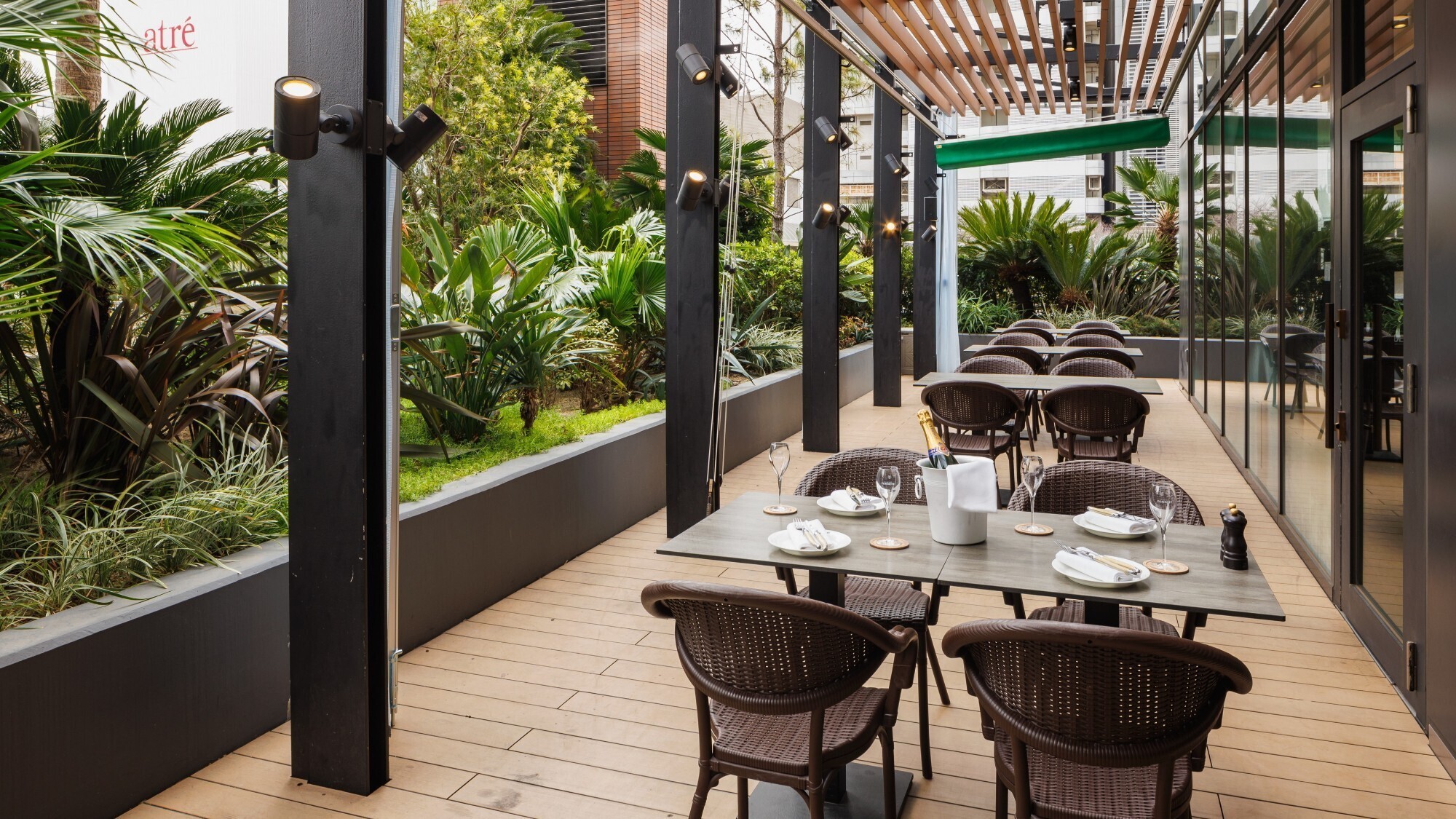 Terrace and Table（2階　レストラン）テラス席