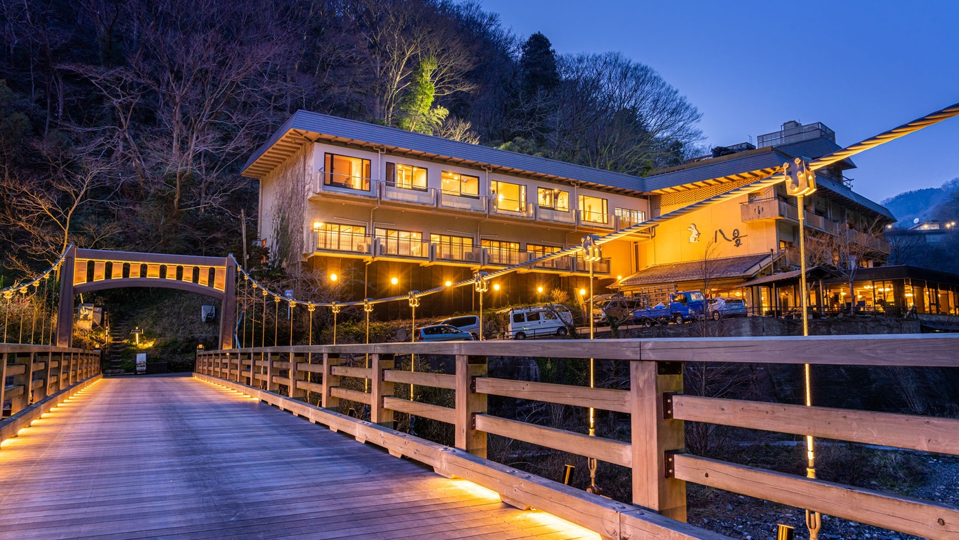 【人気のお鍋】コラーゲンたっぷり！女性の方にもオススメ「すっぽん鍋コース」