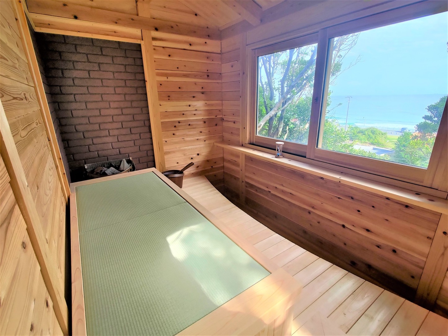 食べ応え抜群！タッカンマリ風鶏鍋＆サムギョプサルで冬のあったかグランピング♪【小学生以下花火無料】