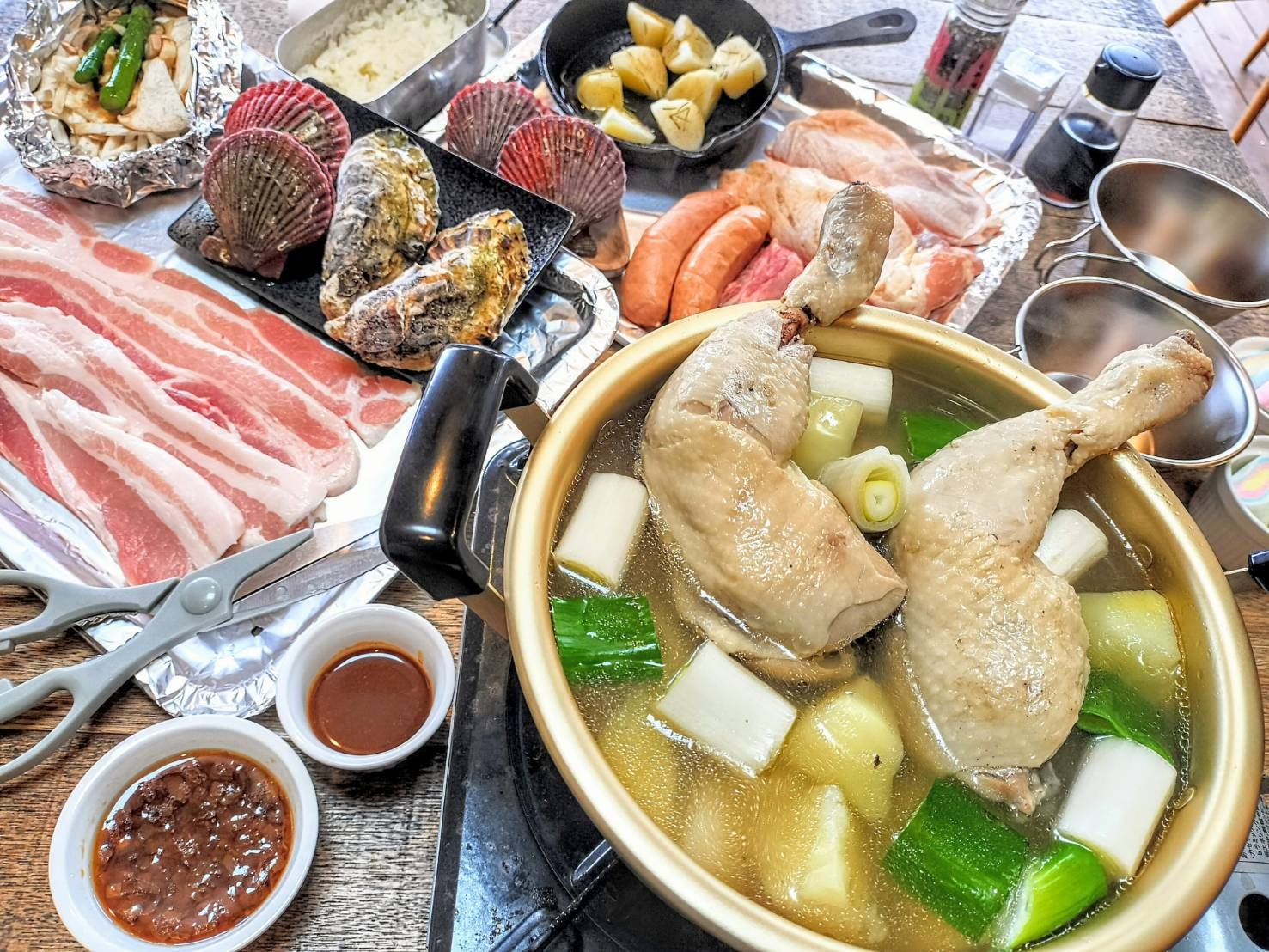 食べ応え抜群！タッカンマリ風鶏鍋＆サムギョプサルで冬のあったかグランピング♪専用BBQテラス有