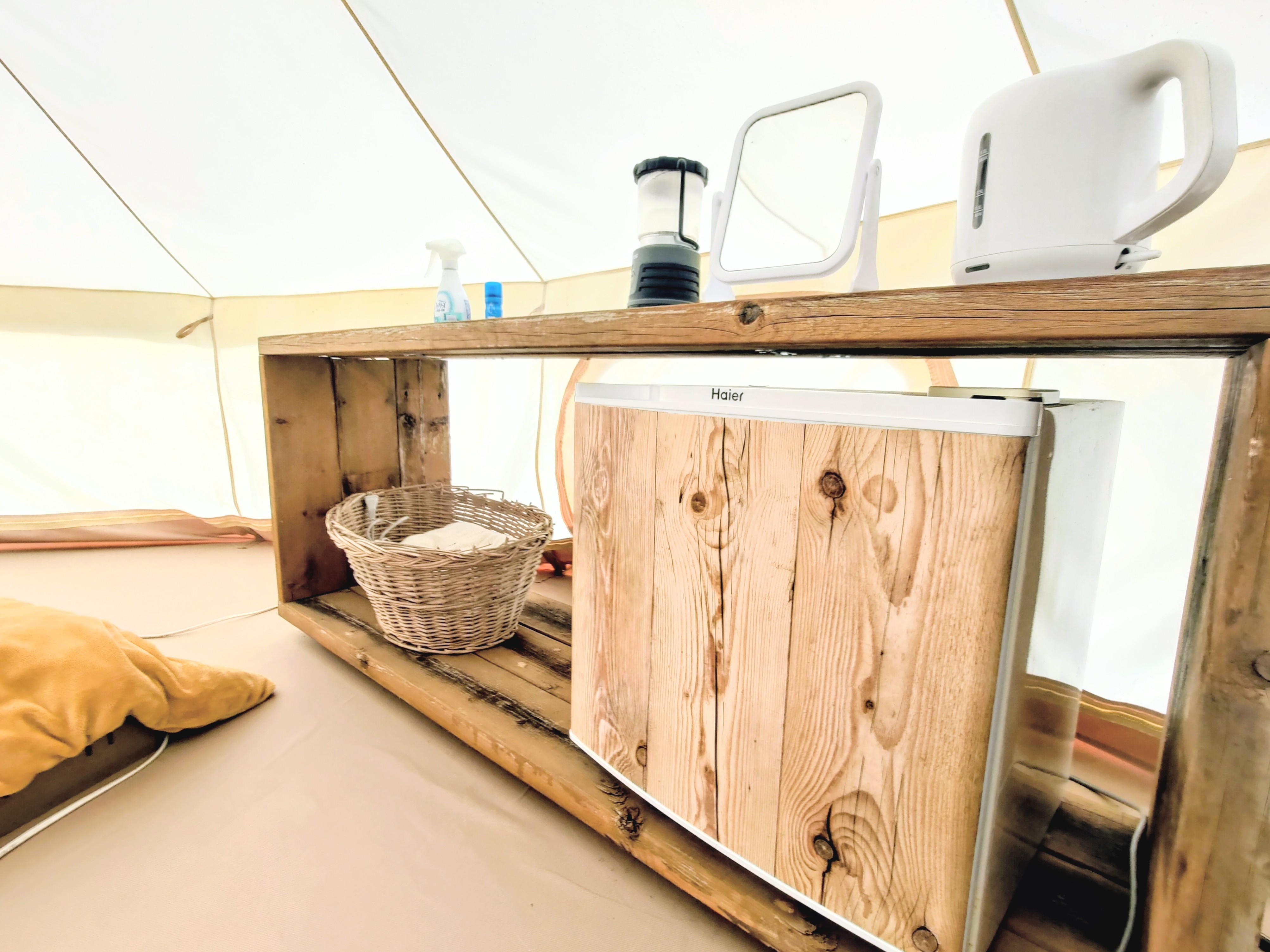 冷蔵庫、電気ケトル、タオル、ドライヤー等