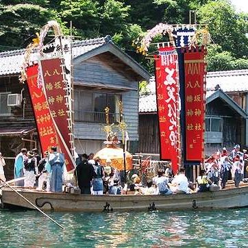 伊根祭り。約300年の伝統をもち、会場での安全や大漁、五穀豊穣への願いを託します。（7月下旬）