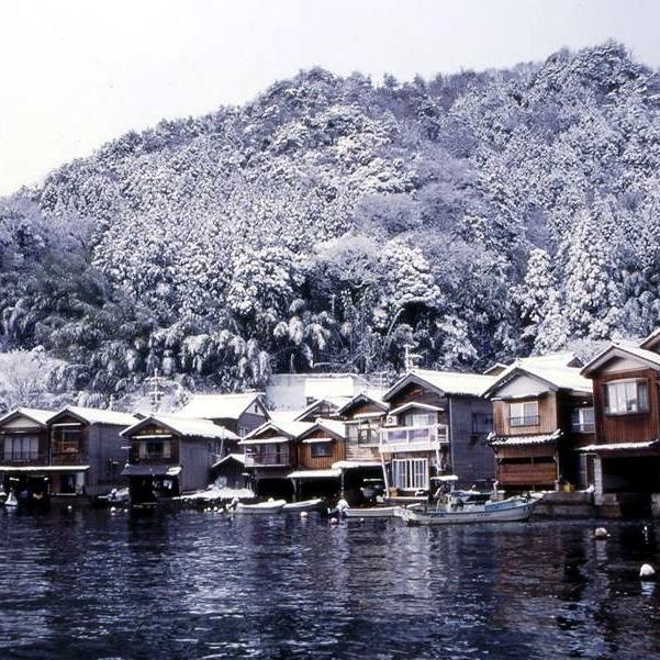 冬の「伊根の舟屋」（重要伝統的建造物群保存地区）