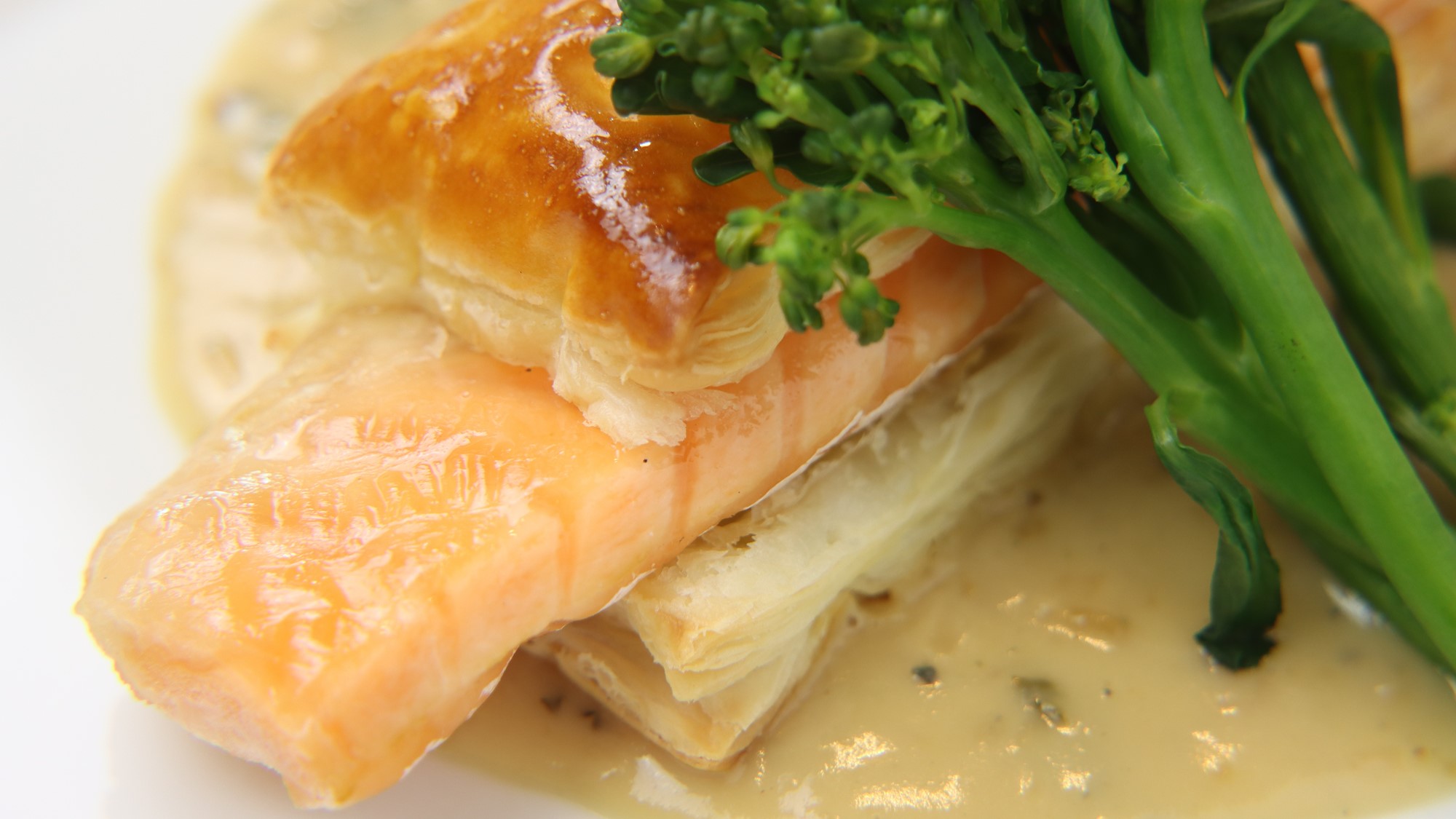 【夕食一例】信州サーモンのポワレのパイ仕立て