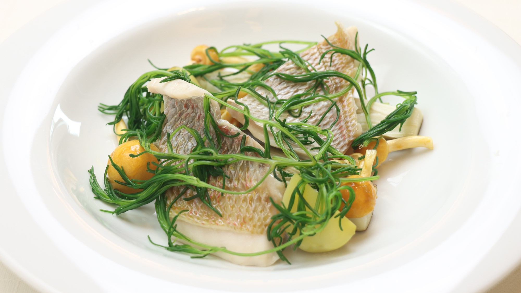 【夕食一例】真鯛のスチーム　焦がし醬油の泡ソース