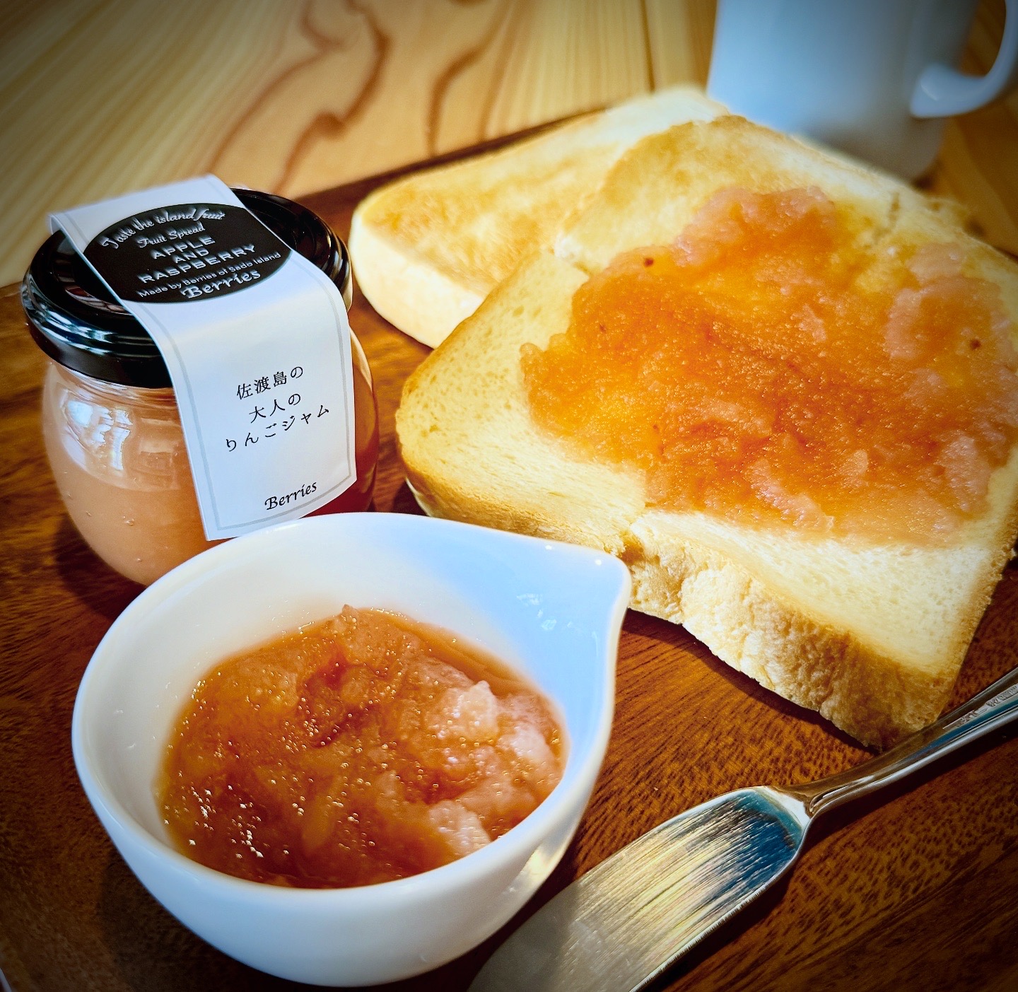 サービスの食パンと佐渡産ジャム